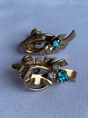 Late 50’s Early 60’s Rhinestone Gold Tone Screw On Earrings